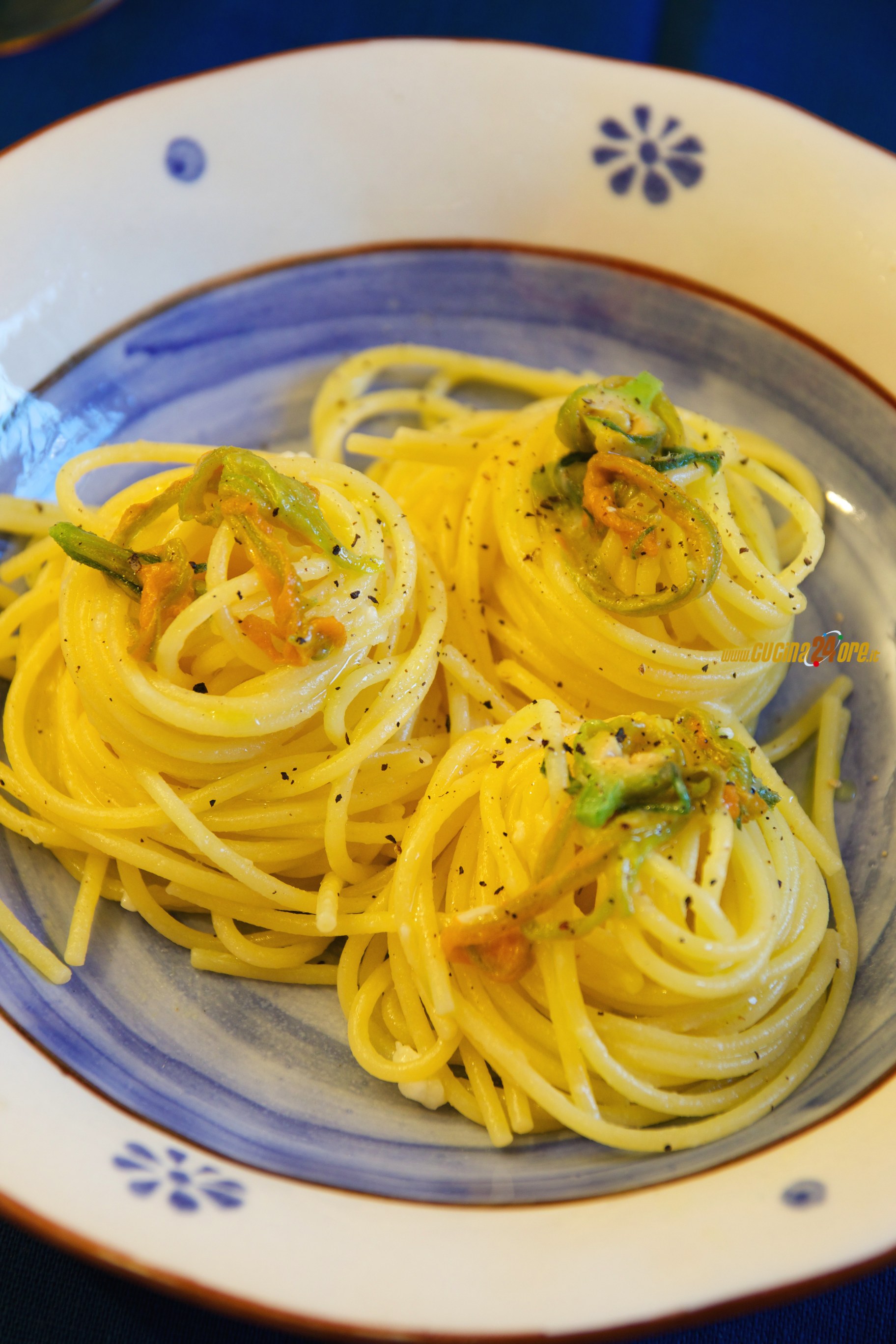Spaghetti Con Fiori di Zucca e Stracchino – Primo Piatto Velocissimo e Vegetariano