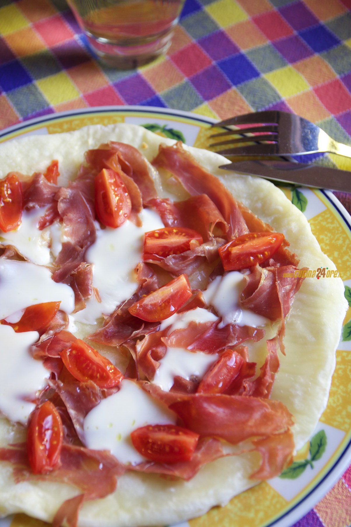Pizza “Spuntino Al Mare” Pomodorini, Stracchino e Prosciutto – Senza Glutine