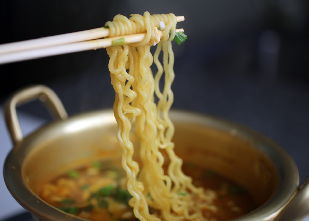 Noodles, ricchi di fibre e proteine – Noodels con pollo e verdure in agrodolce
