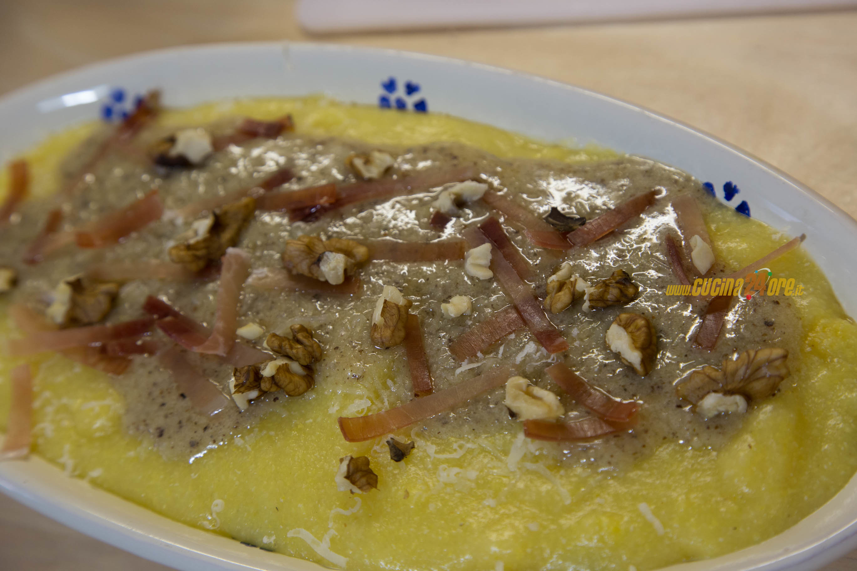 Polenta con Salsa alle Noci e Prosciutto. Speciale Macchina del Pane | VIDEO e FOTO