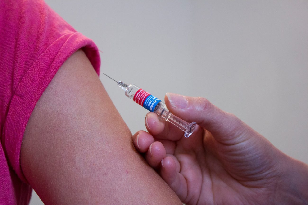 Vaccini: nel nuovo Calendario per la vita, influenzale per bimbi