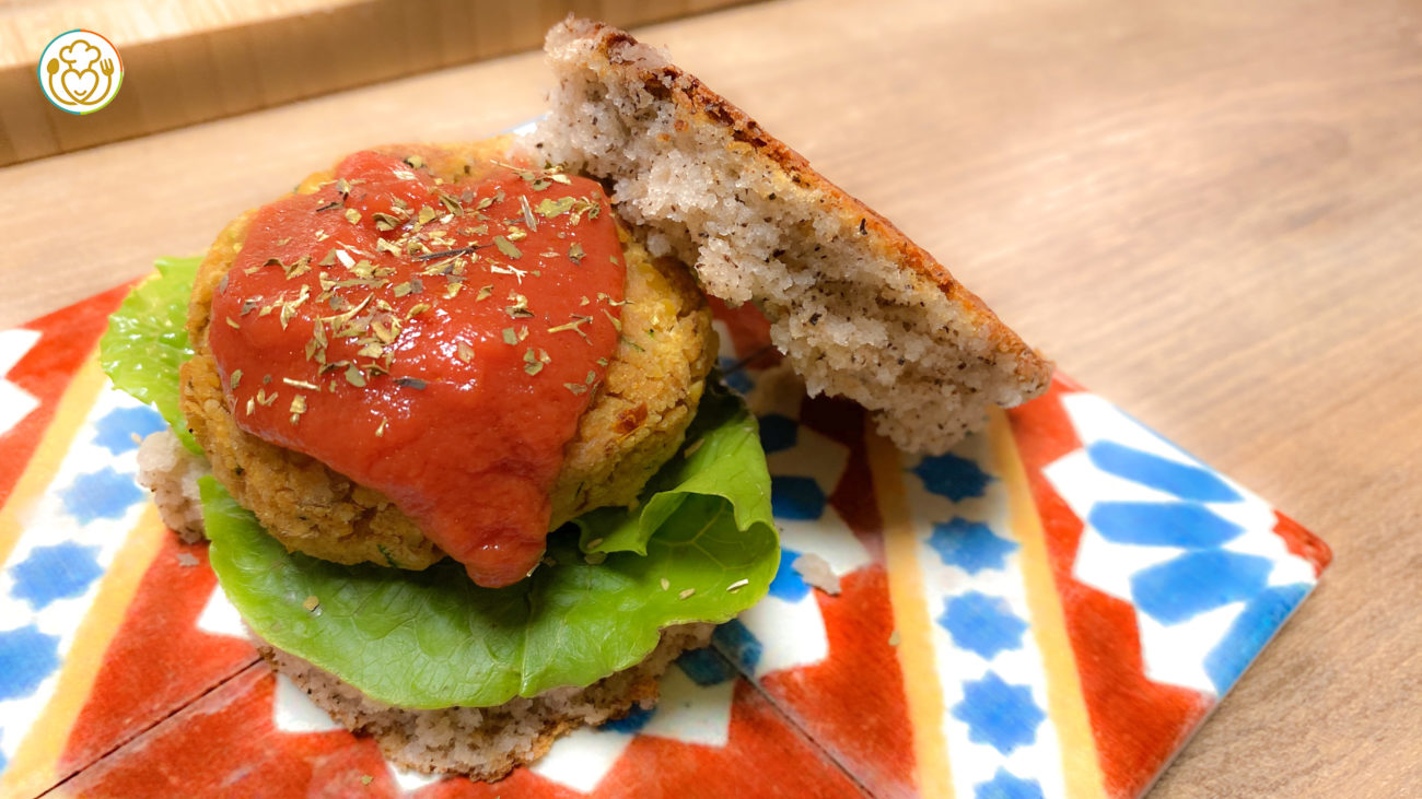 Burger Vegetale di Ceci e Zucchine con Salsa Ketchup Fatta in Casa, in 3 Minuti